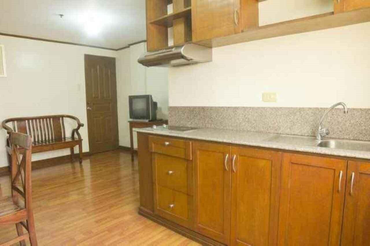 Isabelle Royale Makati Hotel Makati City ภายนอก รูปภาพ