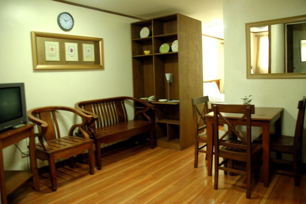 Isabelle Royale Makati Hotel Makati City ภายนอก รูปภาพ