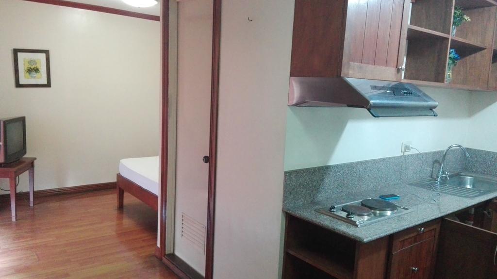 Isabelle Royale Makati Hotel Makati City ภายนอก รูปภาพ