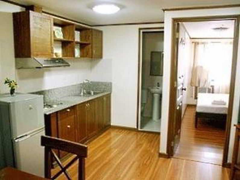 Isabelle Royale Makati Hotel Makati City ภายนอก รูปภาพ