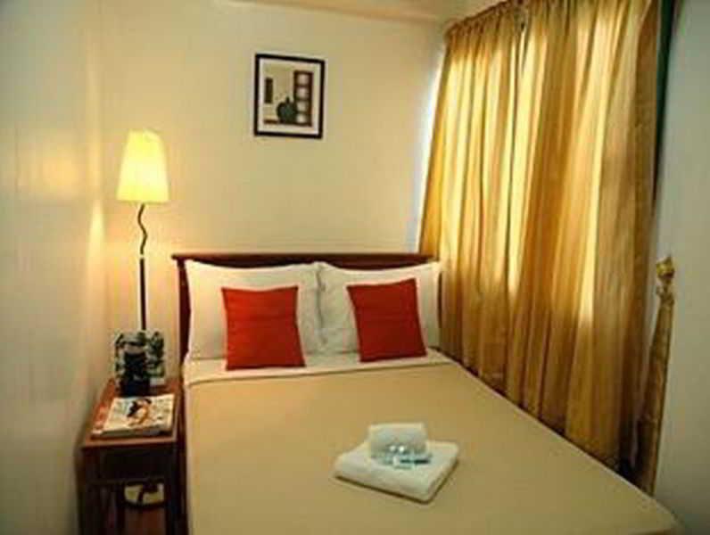 Isabelle Royale Makati Hotel Makati City ภายนอก รูปภาพ