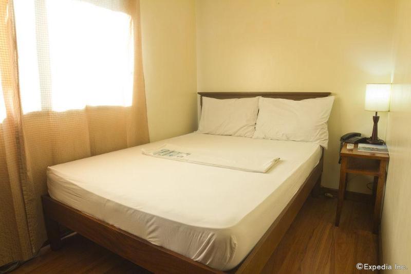 Isabelle Royale Makati Hotel Makati City ภายนอก รูปภาพ