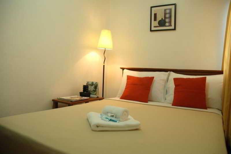 Isabelle Royale Makati Hotel Makati City ภายนอก รูปภาพ