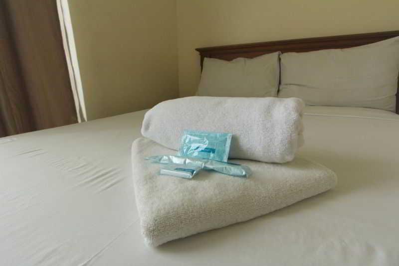 Isabelle Royale Makati Hotel Makati City ภายนอก รูปภาพ